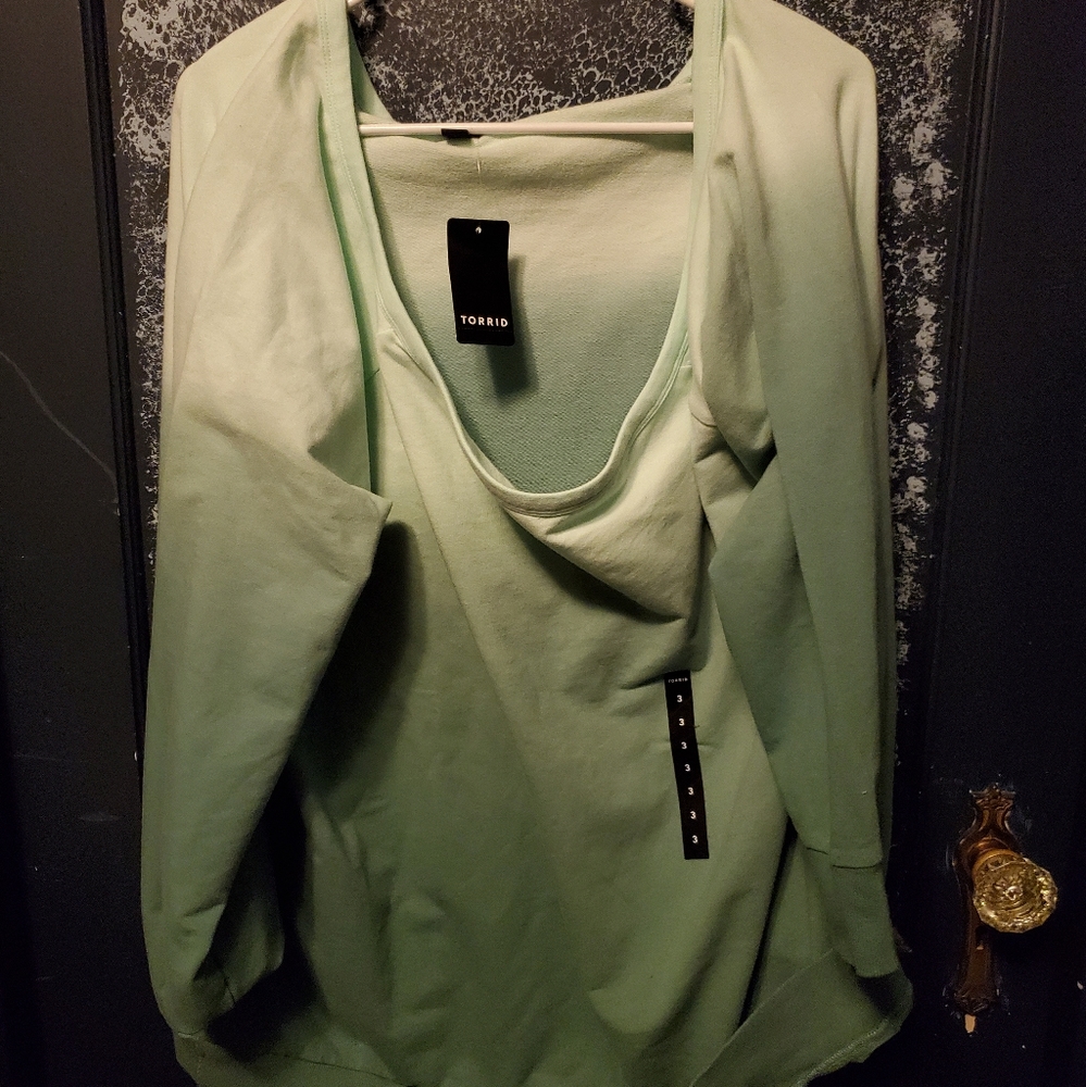 Ombre off the shoulder sweatshirt size 3 torrid